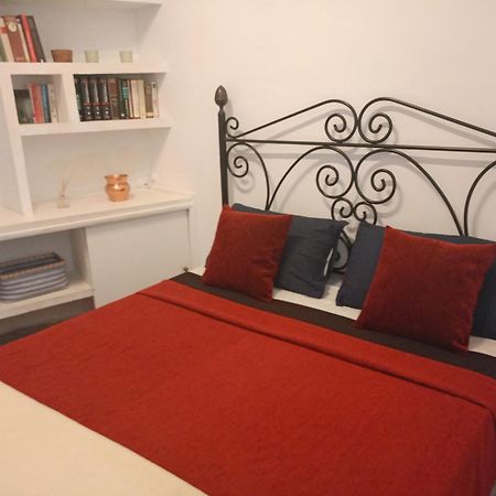 Small Stylish Room With Comfortable Queen-Size Bed In Very Large, Beautifully Decorated Shared Flat In The Historic Centre Of มาลากา ภายนอก รูปภาพ